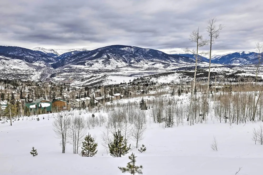 Newly Remodeled Mtn-view Condo in Silverthorne