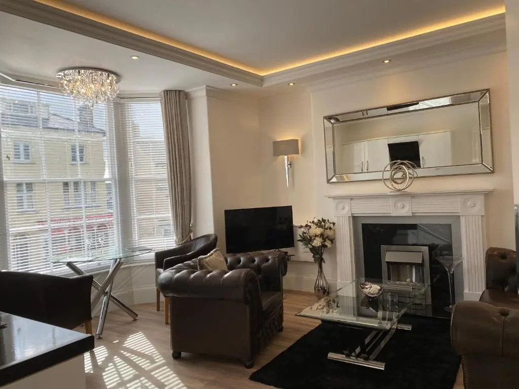 The Maureen Suite