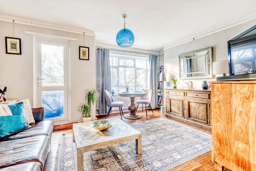 Stunning and Warm Home in Wandsworth by Underthedoormat