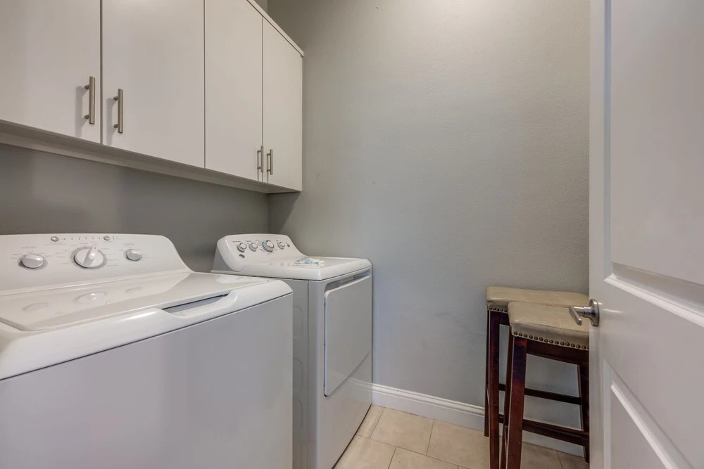 2 Unit Grand Oak Lawn house Perfect for Groups