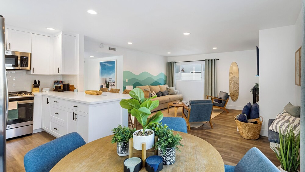 Coastal-chic Newport Stay Steps to the Beach, Dining & Boardwalk Optional Add-on Unit