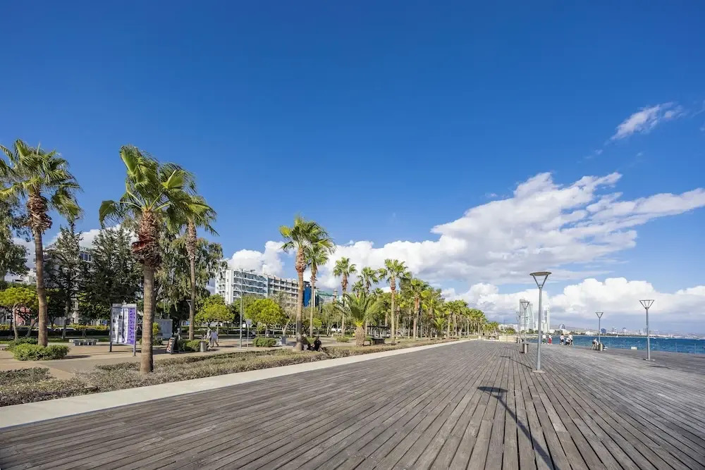 74 Prokymea- Steps From the Sea, Downtown, Balcony