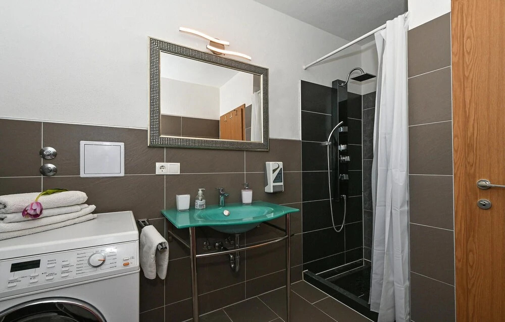 Stunning Apartment in Okrug Gornji With Wifi and 2 Bedrooms