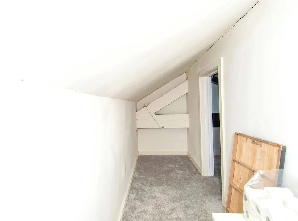 Charming 2-bedroom Apartment in Bradford With City Views