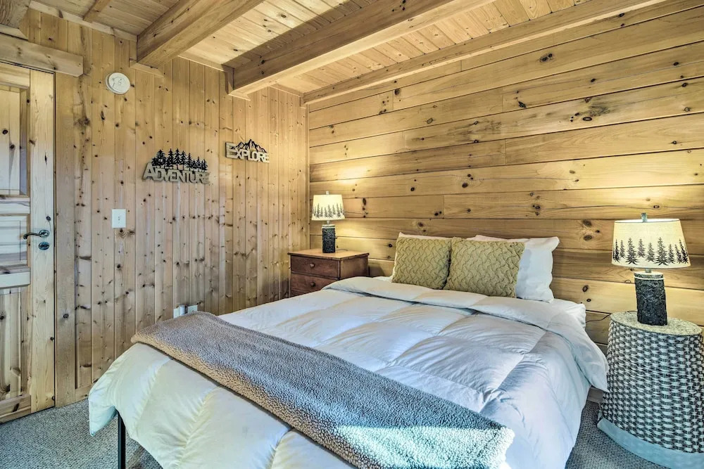 10 Mi to Lake Lure: Mtn-View Cabin w/ Deck & Loft