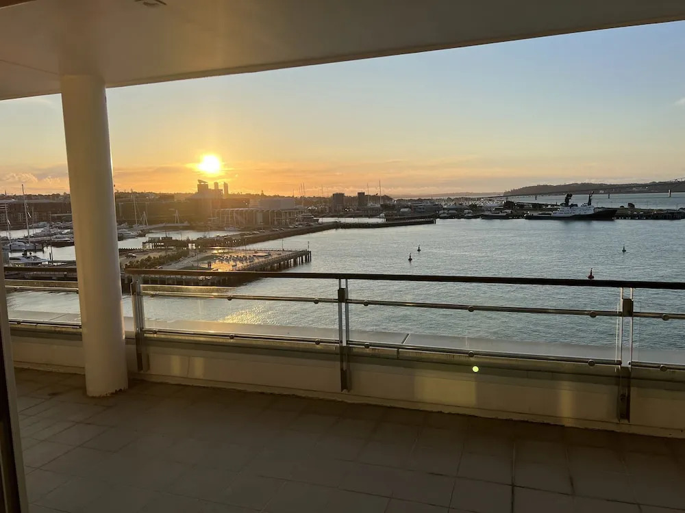 Seaview Waterfront Hotel Apt