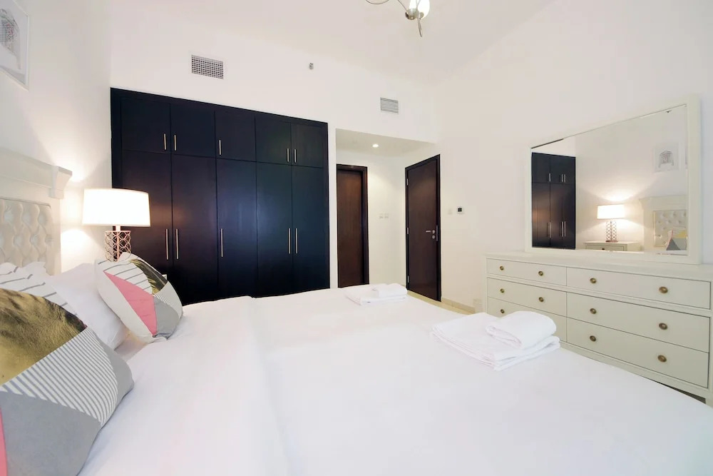 Signature Holiday Homes - Al Fahad Dubai