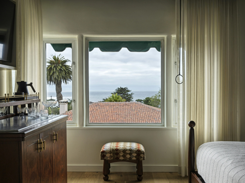 La Playa Hotel