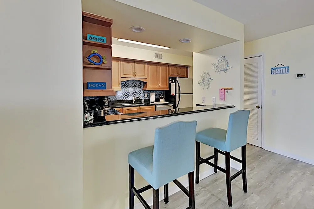 Lovely Surfside Shores Gem: Beach Access & Pool 2 Bedroom Condo
