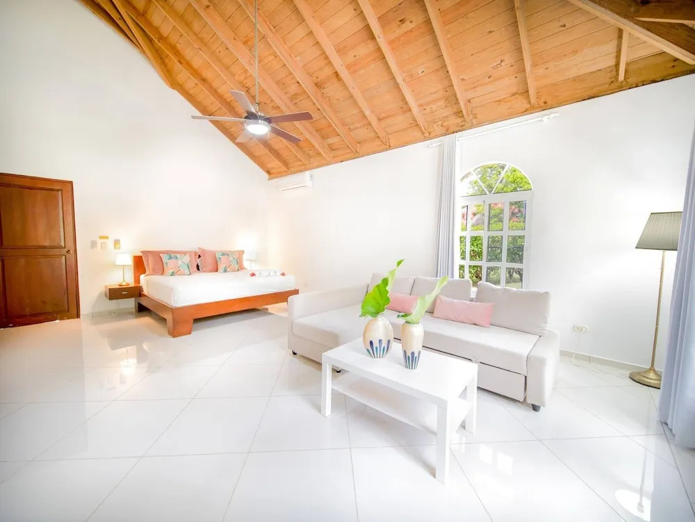 Casati Pearl House, Big House With Private Pool