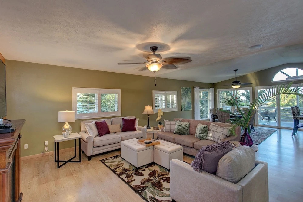 Hale Hokua O Nalu 3 Bedroom Home by Redawning