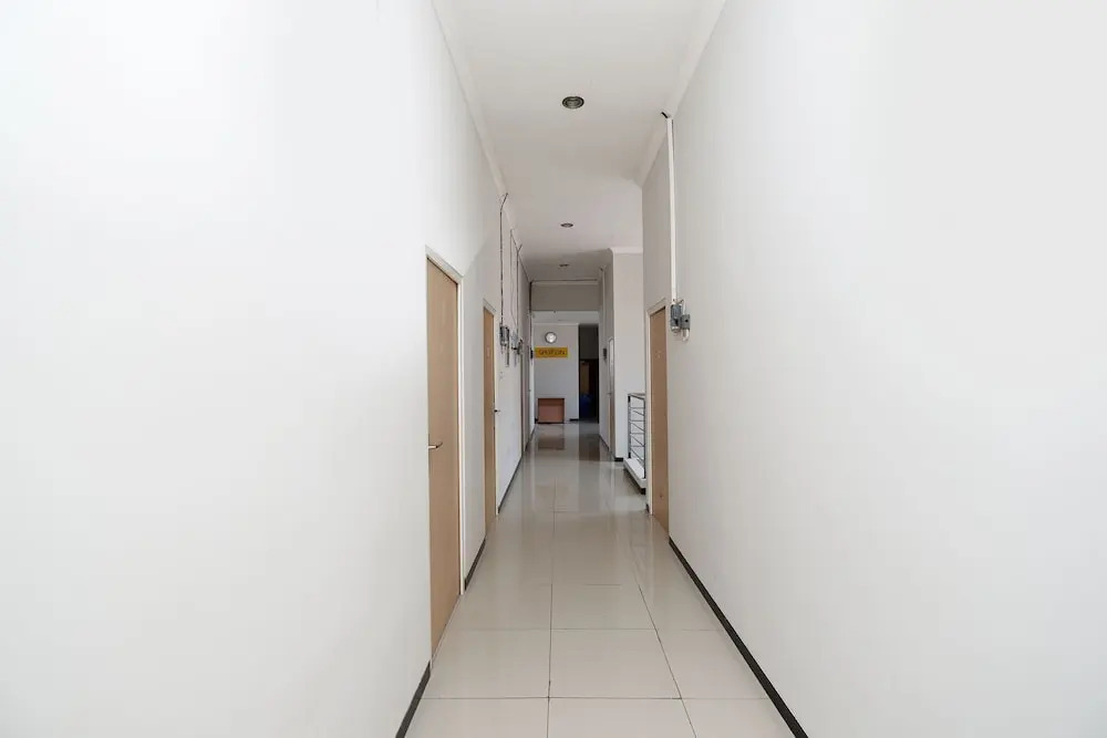 SPOT ON 1800 Ed Ed Residence