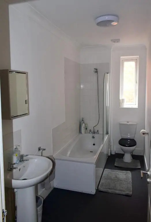Cleopatra Family Accommodation Sleeps 11 with 2 free parkings