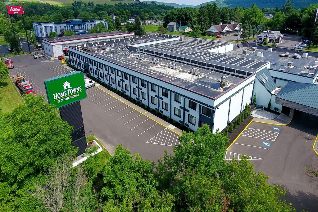 HomeTowne Studios by Red Roof & Conference Center Cortland