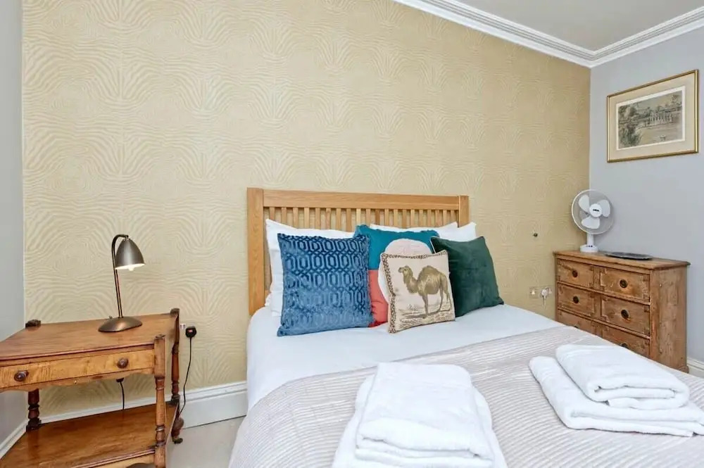 Traditional 1 Bed Apartment, Pimlico
