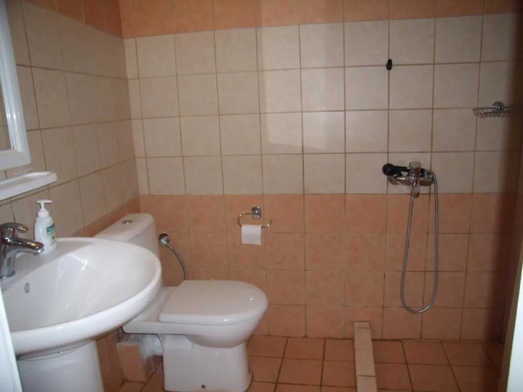 Zephyros Rooms And Apartments