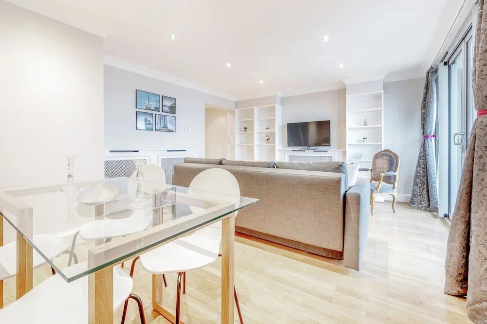 Stunning Flat in Chelsea Kings Road With Balcony