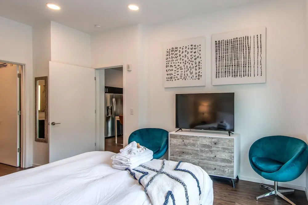 Illume Posh Resort Community Courtyard Pool 1 Bedroom Condo