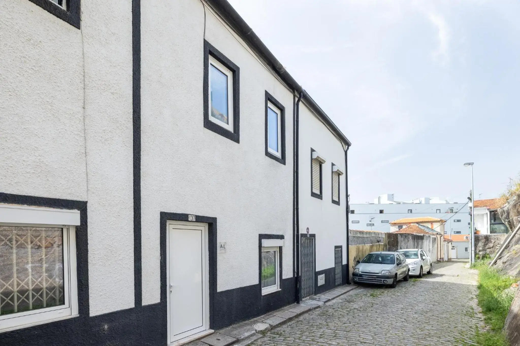 A whole house designed for remote work near center and metro