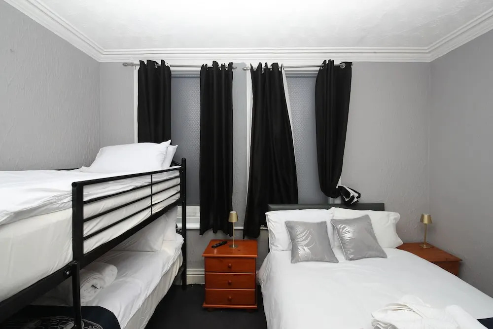 Woodville Lodge Leeds City Centre by OYO