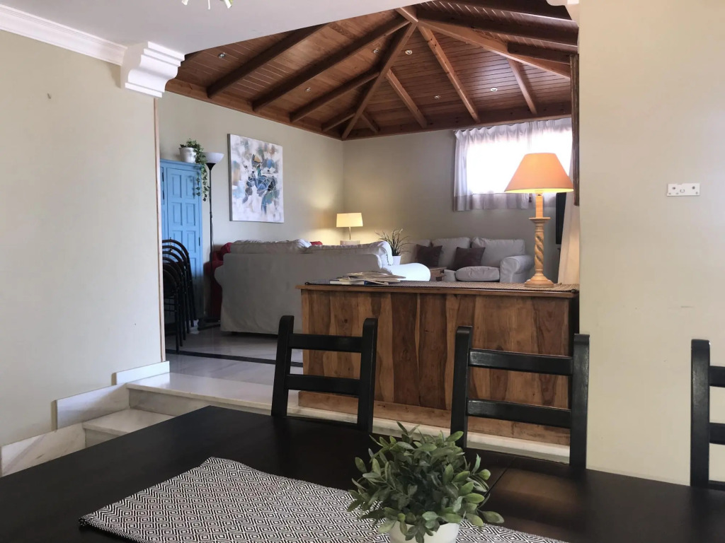 8381 - Large beach side villa in Marbella