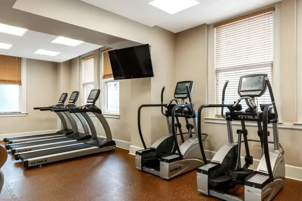 FRONTDESK Hibernia Tower Apts Downtown New Orleans