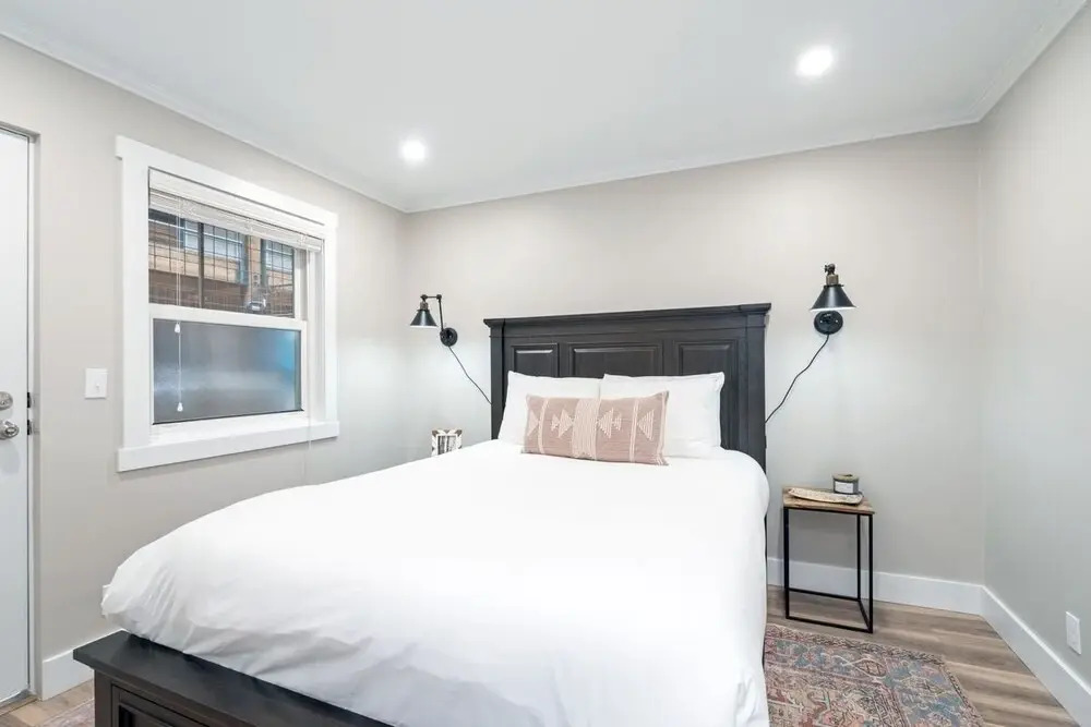 Perfect Location! King Bed, Full Kitchen, Walk To Gondola 2 Bedroom Condo by RedAwning