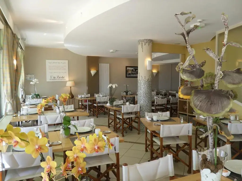 Acadie Saint Victor - Hôtel restaurant -Face mer- Châtelaillon plage