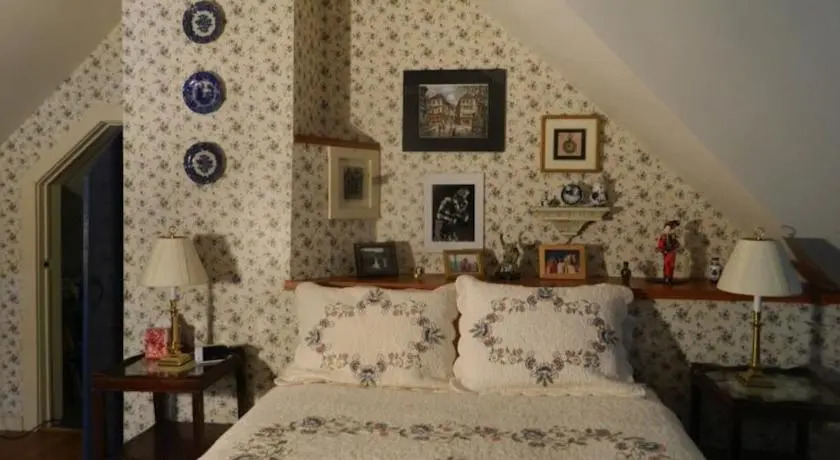 Village Victorian Bed & Breakfast