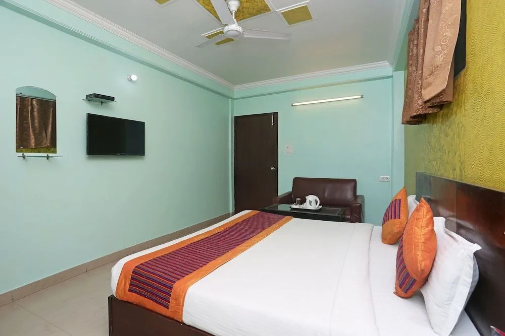 OYO 10048 Hotel Aditya Inn