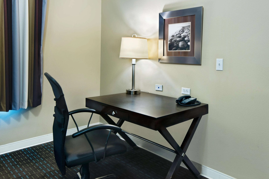 Oxford Suites Silverdale