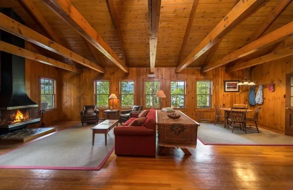 Elk Lake Lodge