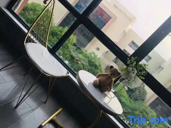 Lelunfu Zhilian Hotel (Zhengzhou University New Campus)