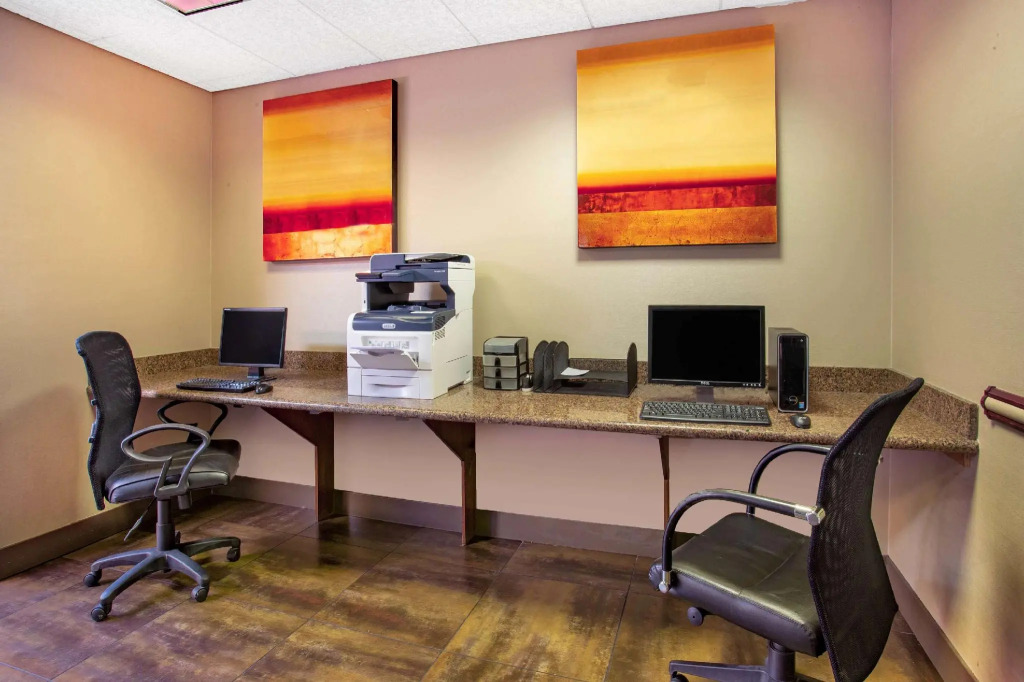 Holiday Inn Express & Suites Phoenix - Midtown, an IHG Hotel
