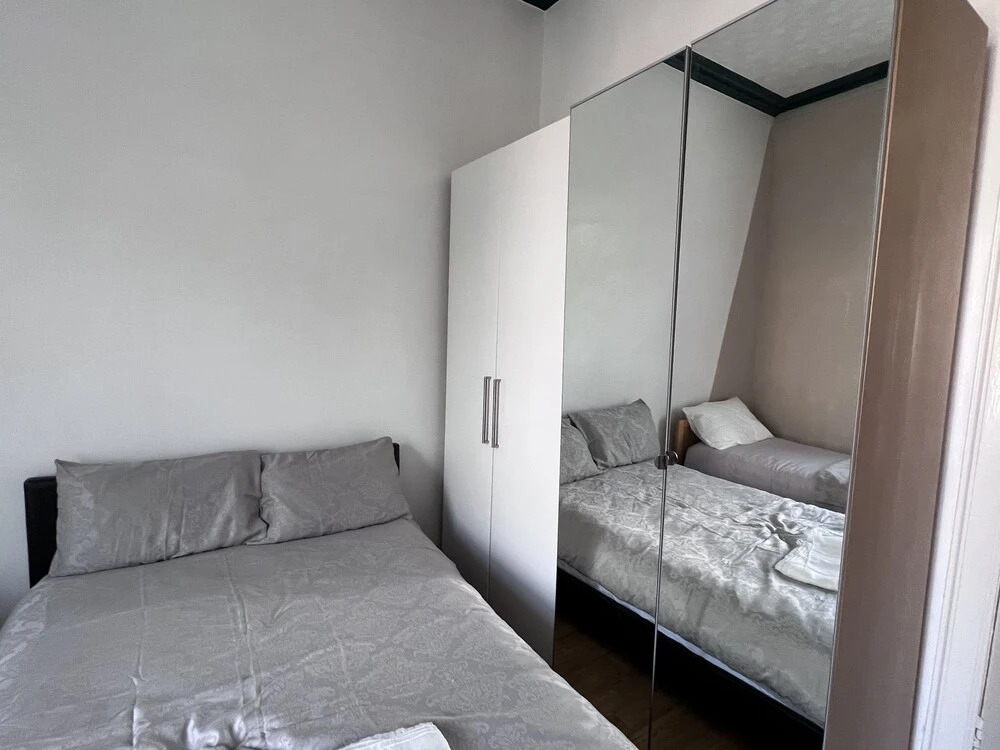 Happy Apartment