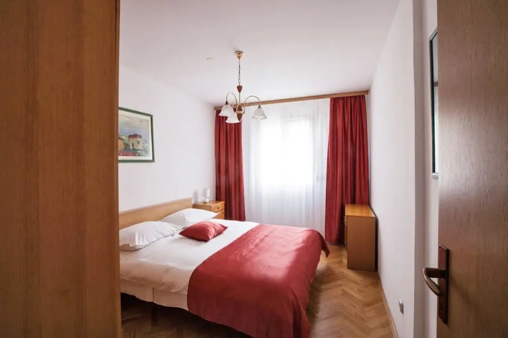 Spacious apartment 2 rooms free parking