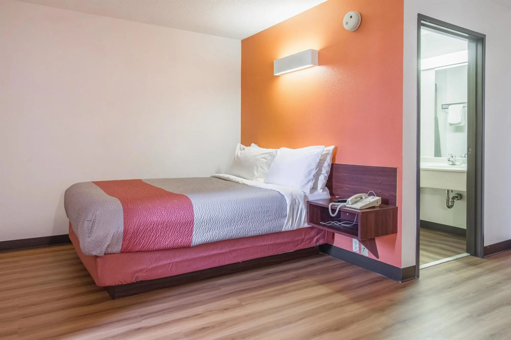 Microtel Inn & Suites by Wyndham Cleveland Streetsboro