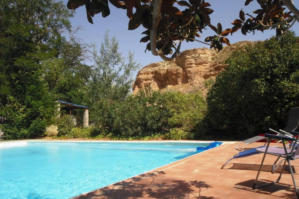 Casas Cueva y Cortijo La Tala en Guadix
