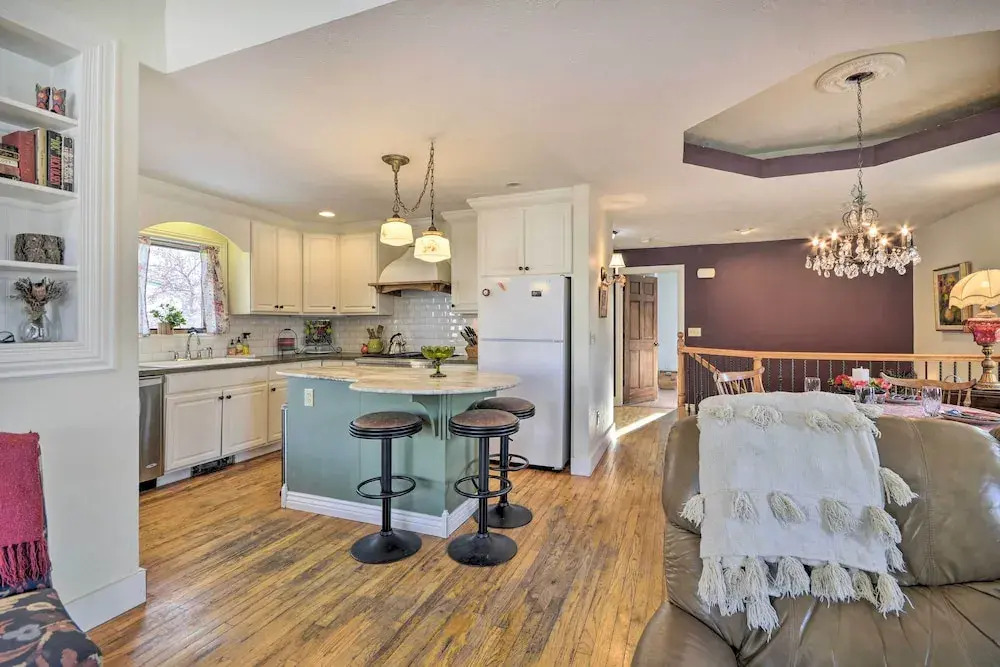 Charming Cody Home, Walk to Downtown!