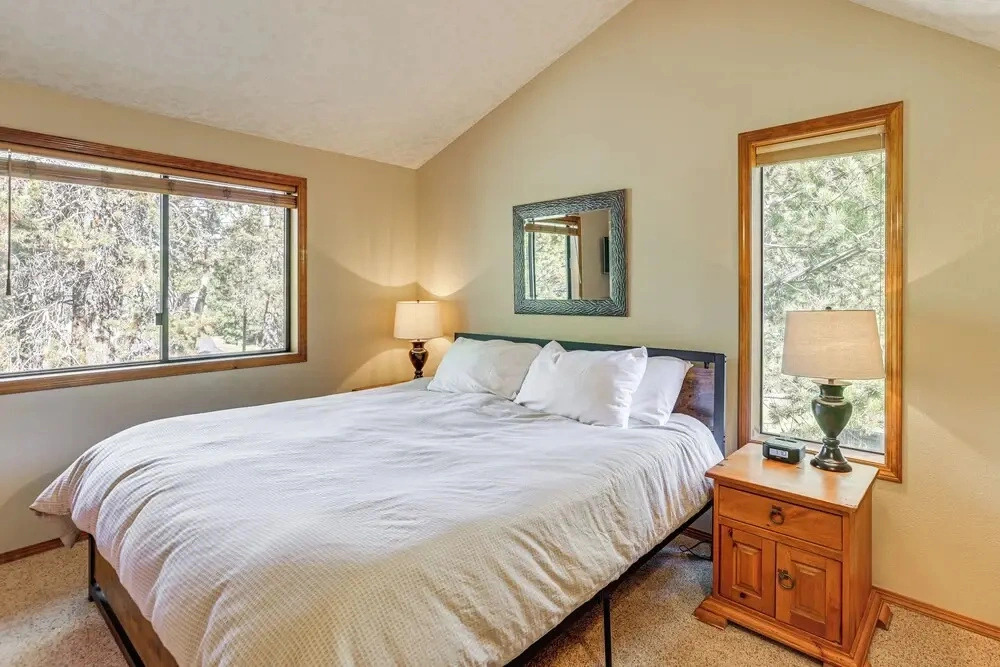 Private Hot Tub & Sharc Passes! Sunriver Home
