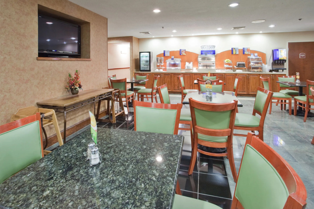 Holiday Inn Express & Suites Wilson-Downtown by IHG