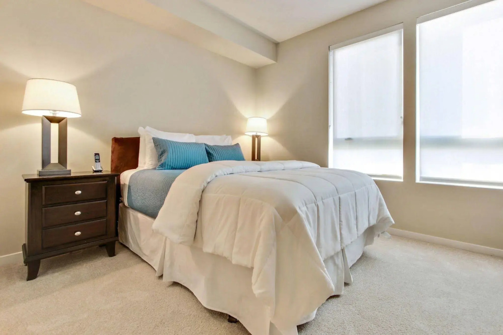 Wilshire La Brea Apartments