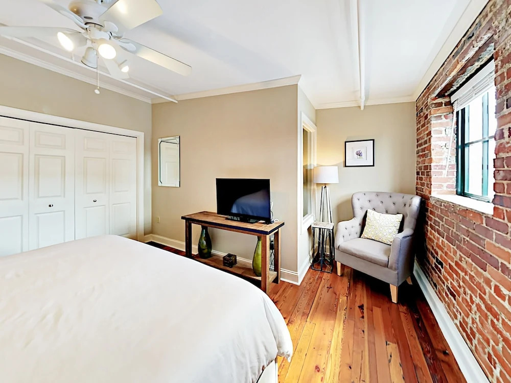 West Congress Condo #6 2 Bedrooms 1.5 Bathroom Condo