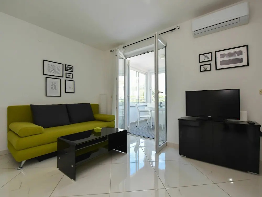 Luxurious Apartment in Novalja Near Sea
