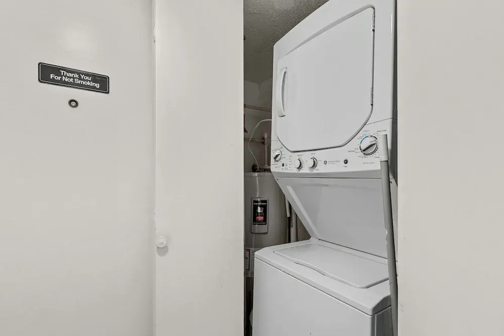Salty Sands 4 208 2BR Ocean-block Condo, Balcony, Beach Gear & Parking