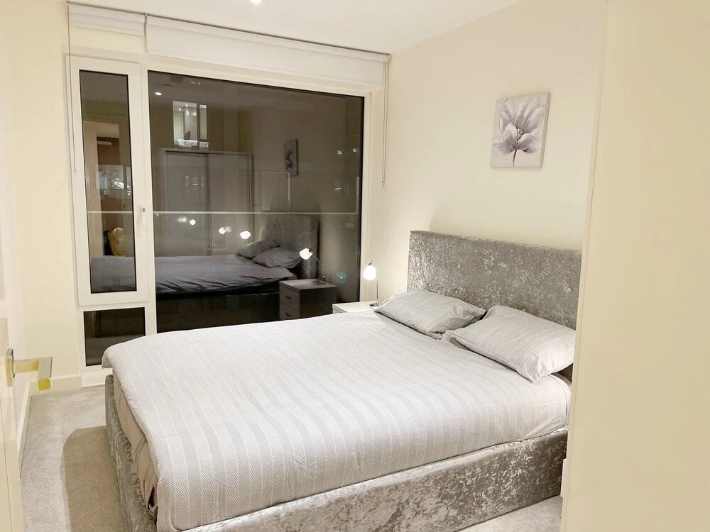 2-bed in Woolwich Riverside With Cinema And Pool