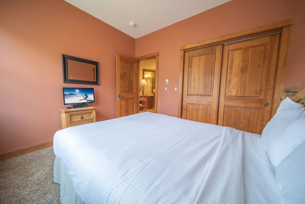 Antlers Gulch 303 by SummitCove Vacation Lodging