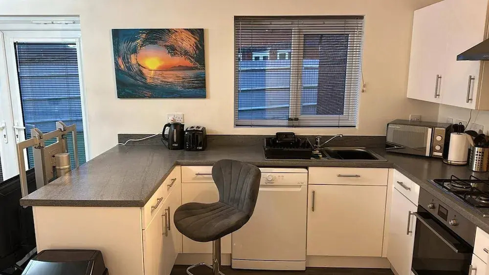 House - Sleeps 8 - Parking - Station Close