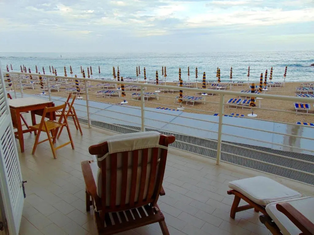 N226 - Numana, meraviglioso bilocale fronte mare