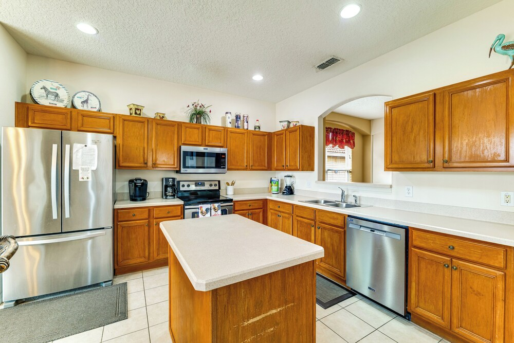 Pool, Spa & Patio! Spacious Villa Near WDW